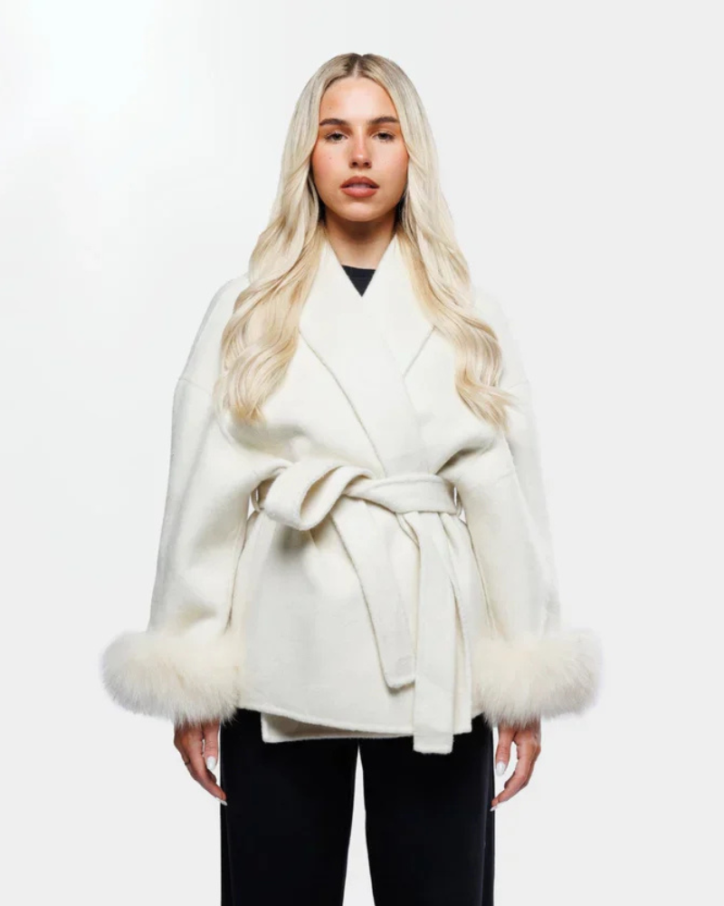 Livia Abrigo Largo Mujer – Mangas Faux Fur, Cinturón y Forro Cálido