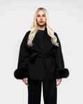 Livia Abrigo Largo Mujer – Mangas Faux Fur, Cinturón y Forro Cálido