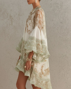 Juliette Vestido Mini de Gasa Mujer – Volantes, Cuello Alto y Estampado Barroco