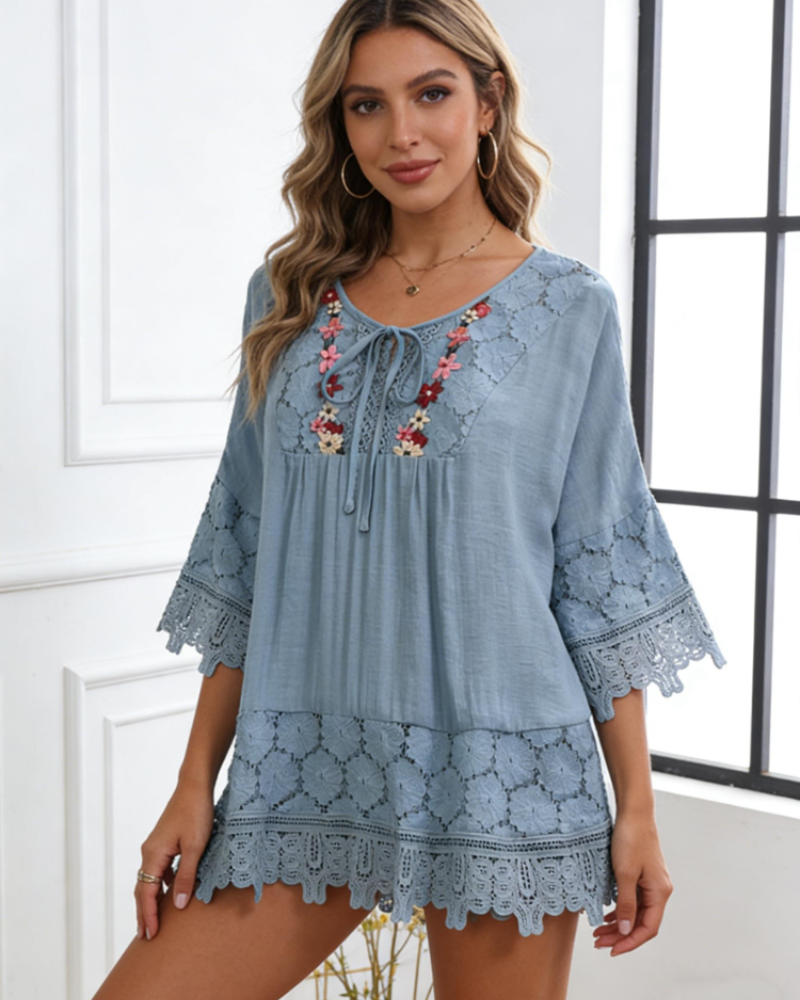 Savannah Blusa Boho Mujer – Bordado Floral, Encaje, Escote en V y Manga Campana