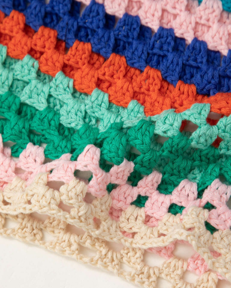 Lacey Conjunto de Crochet Mujer – Bustier Ajustable y Shorts Coloridos Estilo Boho