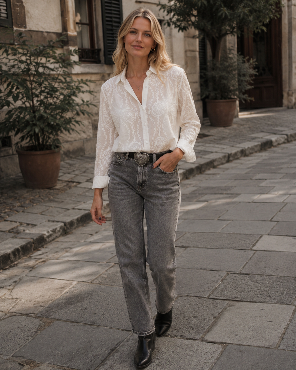 Matilda Blusa Bordada Mujer – Motivo Floral Geométrico, Botones y Manga Larga
