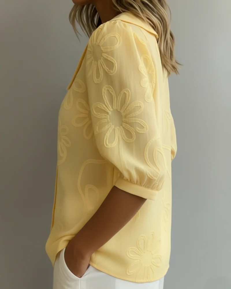 Winifred Blusa Bordada Mujer – Cuello Redondo, Botones y Manga Corta